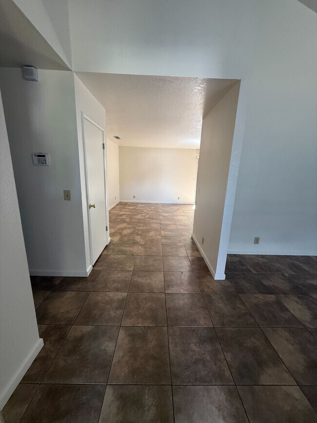 5083 Moss Creek Cir in Stockton, CA - Building Photo - Building Photo