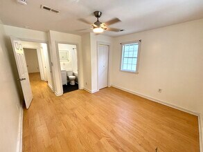4718 Mint Ave in North Charleston, SC - Foto de edificio - Building Photo
