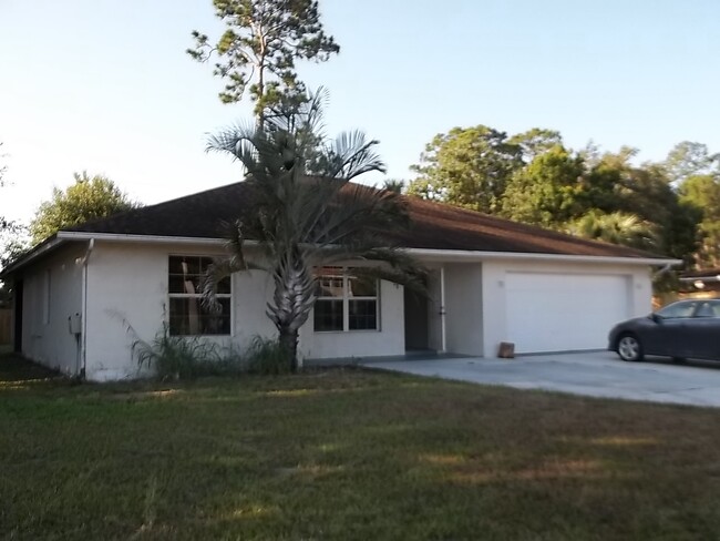 property at 744 SW Port St Lucie Blvd