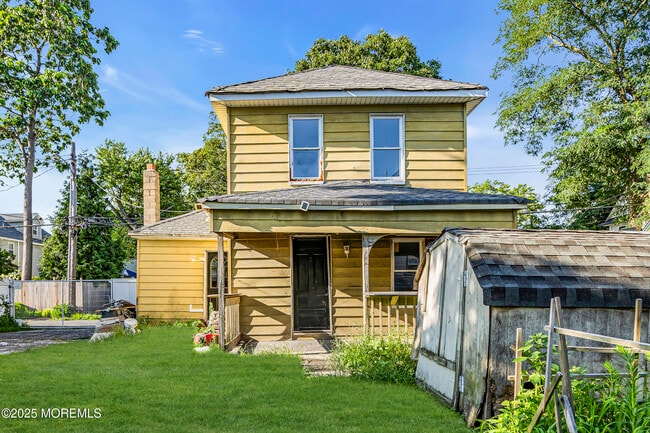 property at 1207 2nd Ave