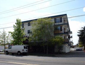 Twin Birch Apartments in Seattle, WA - Foto de edificio - Building Photo