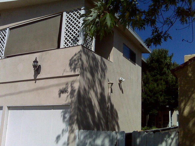 1080 Termino Ave, Unit 2 in Long Beach, CA - Foto de edificio - Building Photo
