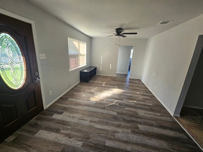 2210 Bombay Ave in Dallas, TX - Building Photo - Building Photo