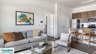 8200 Clarksprings Dr in Dallas, TX - Building Photo