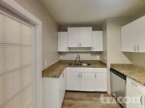 7002 Ponderosa Dr in Tampa, FL - Building Photo - Building Photo