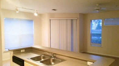 1275 Lake Shadow Cir in Maitland, FL - Foto de edificio - Building Photo