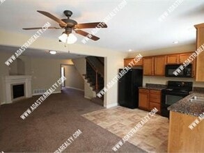 13763 Post Oak Ln in Platte City, MO - Building Photo - Building Photo