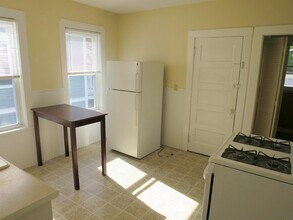 36 Standish St, Unit 3 in Cambridge, MA - Building Photo - Building Photo