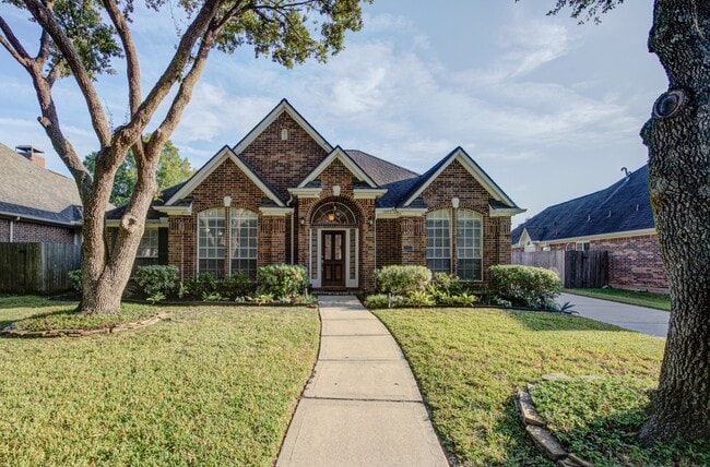 1315 Crescent Pkwy Ct