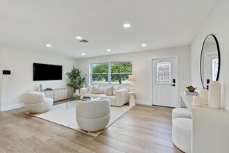 930 Rutherford Ln in Haverhill, FL - Building Photo - Building Photo