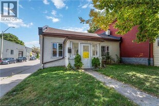 114 Ferguson Ave N in Hamilton, ON - Building Photo