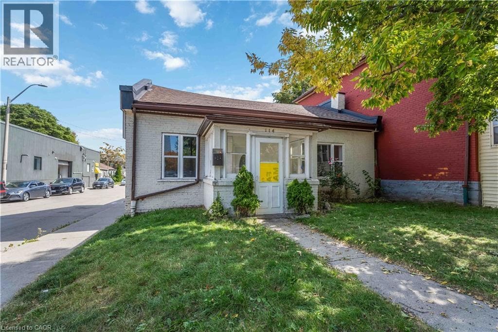 114 Ferguson Ave N in Hamilton, ON - Building Photo