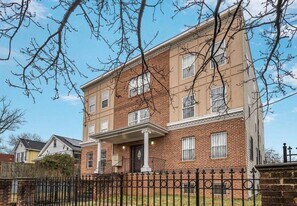 320 61st St NE in Washington, DC - Building Photo