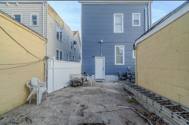 89 Sheridan St in Irvington, NJ - Foto de edificio - Building Photo