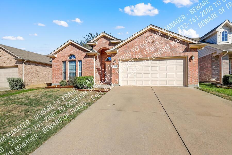 2021 Haylee Dr in Fort Worth, TX - Building Photo