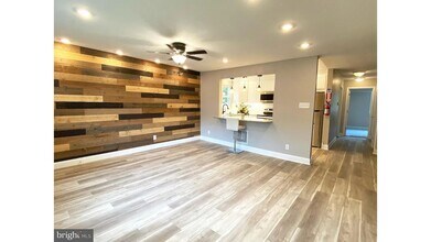 1294 Cooper St, Unit E1 in Beverly, NJ - Building Photo - Building Photo