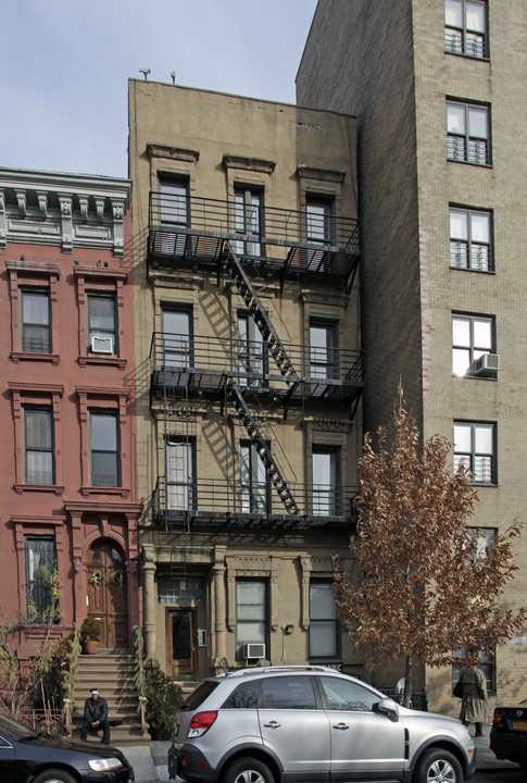 13 E 124th St in New York, NY - Building Photo