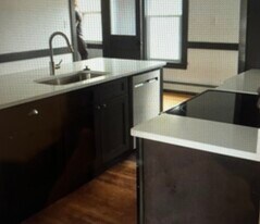 135 Pool St, Unit C Third Floor in Biddeford, ME - Building Photo