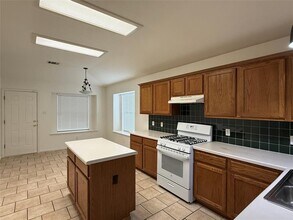 700 House Creek Dr in Leander, TX - Building Photo - Building Photo