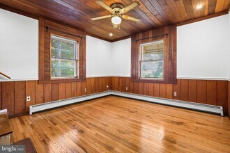 2206 S Fern St in Arlington, VA - Building Photo - Building Photo