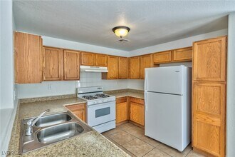 6348 Kenny Heights Ct in Las Vegas, NV - Building Photo - Building Photo