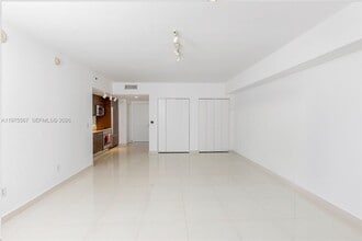 475 Brickell Ave, Unit 1010 in Miami, FL - Foto de edificio - Building Photo