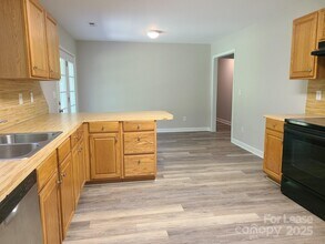 2025 Hart Rd in Charlotte, NC - Building Photo - Building Photo