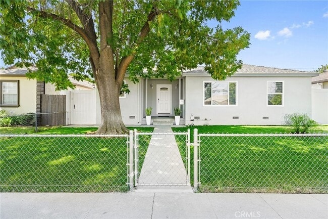 6933 White Oak Ave, Unit T360 in Los Angeles, CA - Building Photo - Building Photo