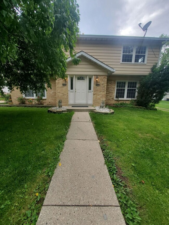 property at 2015-2017 S 95th St