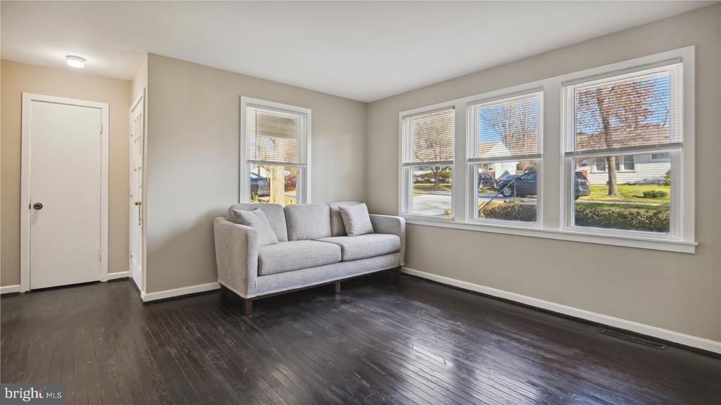 1123 Parrish Dr in Rockville, MD - Building Photo