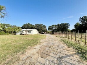 105 Wood River Rd in Millsap, TX - Building Photo - Building Photo