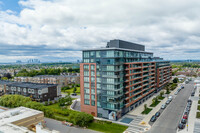 Indigo Condominiums in Maple in Vaughan, ON - Building Photo - Building Photo