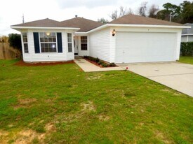 9 Stowe Rd in Mary Esther, FL - Building Photo