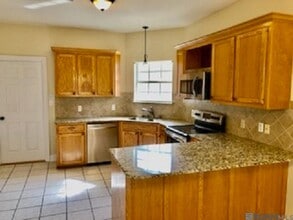 38159 Willow Lake E Ave in Prairieville, LA - Foto de edificio - Building Photo