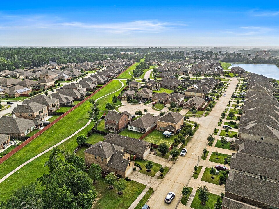 22419 Brass Bell Dr in Porter, TX - Building Photo