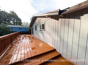 3040 SE Dune Ave in Lincoln City, OR - Building Photo - Building Photo
