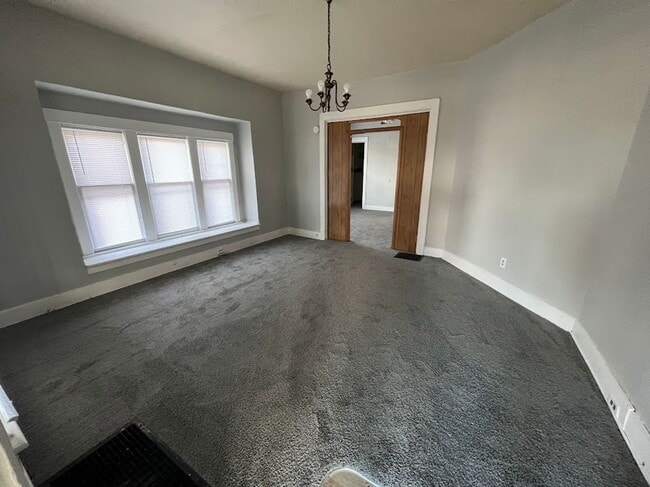 property at 1621 W Jackson St