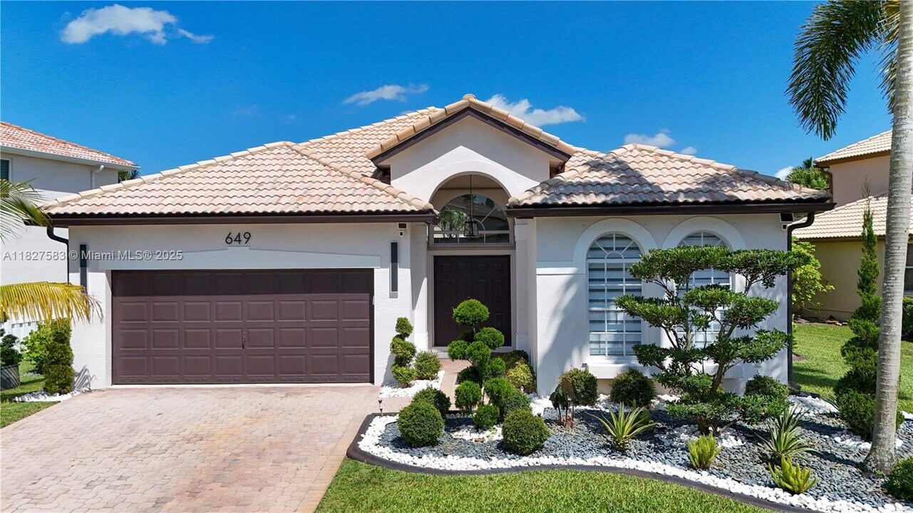 649 SW 168th Way in Pembroke Pines, FL - Building Photo
