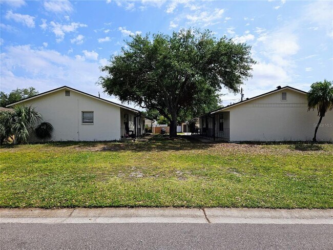 544 93rd Ave N in St. Petersburg, FL - Building Photo - Building Photo