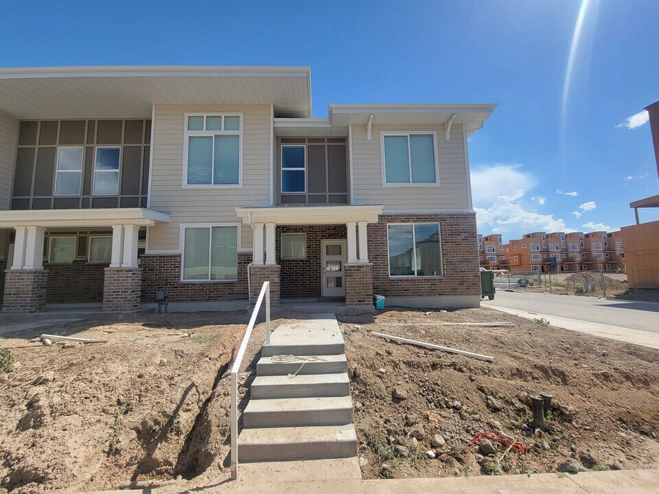 5490 Cup Ct in West Valley City, UT - Building Photo