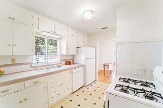 1016 Sycamore St in San Marcos, TX - Building Photo - Building Photo