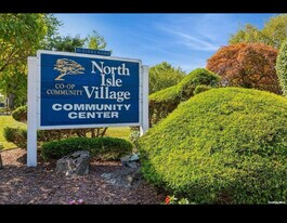 33 Osage Ct, Unit 33 Osage Court in Coram, NY - Building Photo
