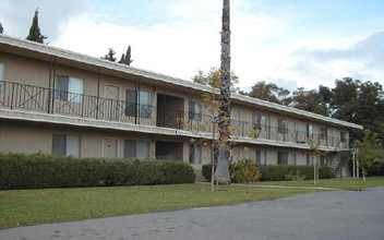 Palm View Apartments in Sacramento, CA - Building Photo - Building Photo