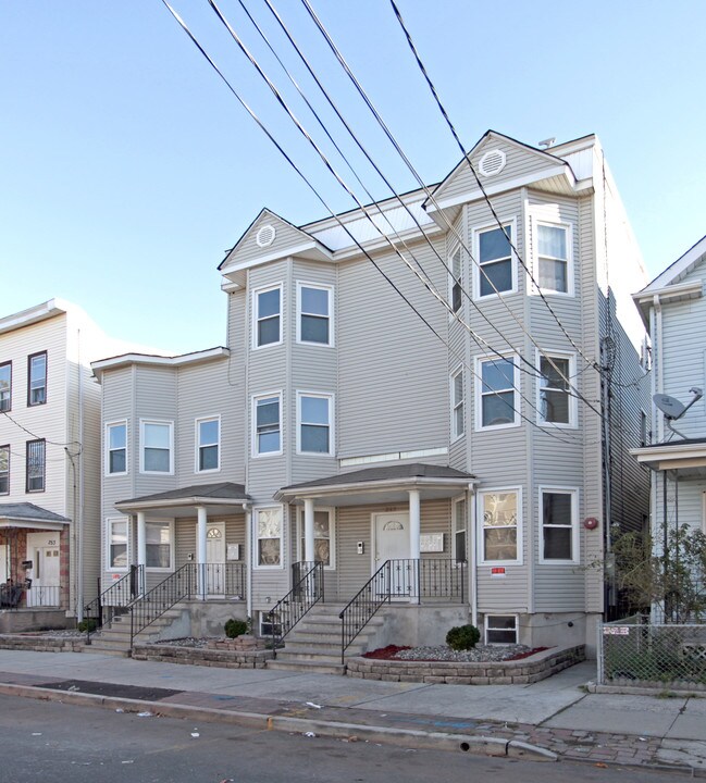 249-251 Inslee Pl in Elizabeth, NJ - Building Photo