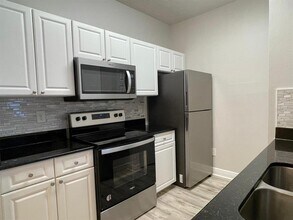 14205 Falls Church Dr in Orlando, FL - Building Photo - Building Photo