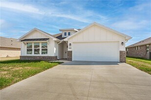 800 Lewis St in Pea Ridge, AR - Building Photo