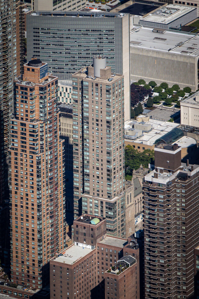 Two Columbus Avenue in New York, NY - Foto de edificio - Building Photo