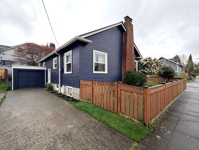 3601 Hoyt Ave in Everett, WA - Building Photo - Building Photo