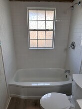 325 N Cavender St in Hobart, IN - Foto de edificio - Building Photo