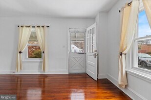 134 Plant Ave in Wayne, PA - Building Photo